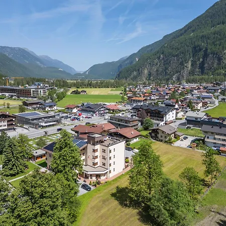 Panorama 4* Längenfeld