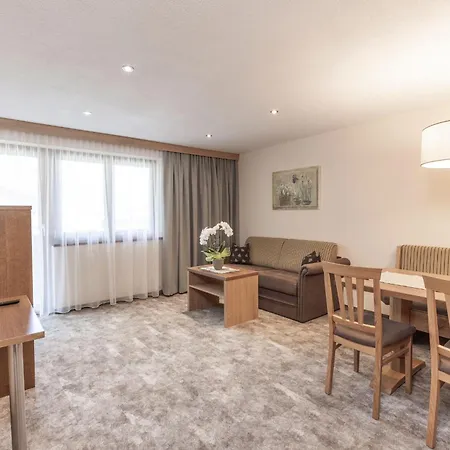 Panorama 4* Längenfeld